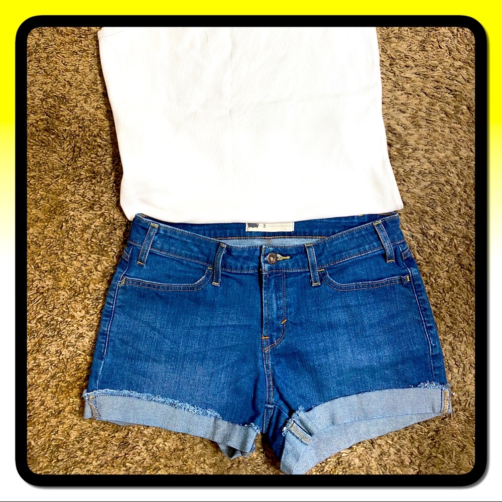 EUC Levi’s Cuffed Denim Shorts